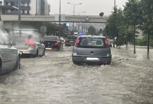 (VIDEO) Pogledajte strašne posljedice nevremena: Potop u Banjoj Luci, u nekim ulicama voda dostigla skoro pola metra