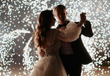 Publika je šaptala i ismijavala me — a onda je moj muž razbio tišinu jednom rečenicom!