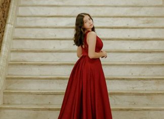 Naterali je da obuče crveno na venčanju – a onda je sve iznenadila