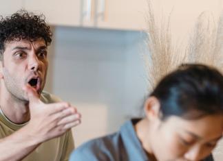 Pomislila sam da je prsten, ali ono unutra bilo je nešto mnogo gore