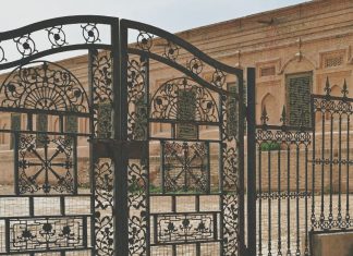 Prerušio se u portira da bi testirao njenu odanost, a ono što je otkrio ga je iznenadilo