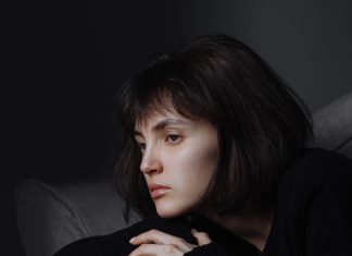 Na porodičnom ručku neko je rekao moje ime — i saznala sam tajnu koju su čuvali od mene mjesecima