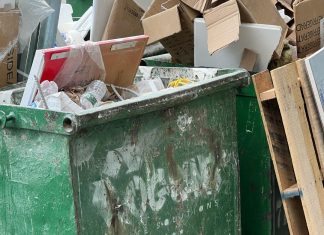 Mislila je da je to obicna kanta za djubre dok nije malo bolje pogledala