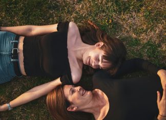 Na dan svog vjenčanja otvorila sam kovertu koju mi je ostavila pokojna majka – a ono unutra mi je srušilo sve što sam vjerovala da znam.