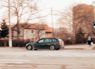 Izbacio me iz BMW-a jer sam ga sramotila — sutradan je došao po moj novac