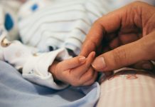 Izbacila me s bebom, a onda me pozvala na večeru