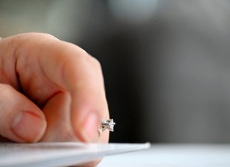 Vratio sam izgubljeni prsten, a onda su mi pokucali na vrata