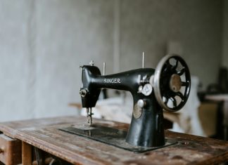 Baka mi je ostavila samo staru mašinu, ali ono što sam našla ispod nje promijenilo je sve