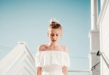 Na sahrani mog oca prišla mi je nepoznata žena — četiri riječi su promijenile sve