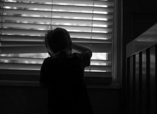 Svjetlo iz dječije sobe krilo je poruku koju niko drugi nije vidio