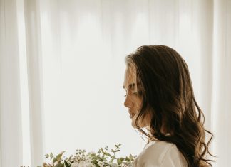 Pet minuta nakon što je pročitao pismo, moj sin je otišao sa svadbe