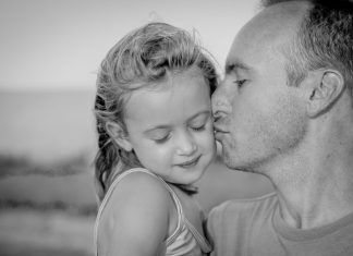 Pokušali su sakriti mog oca pred gostima, ali nisu očekivali ovo