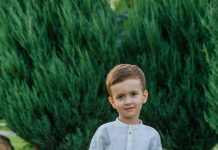 Primijetila sam da mi je sin drugačiji pored mog muža – razlog me je slomio