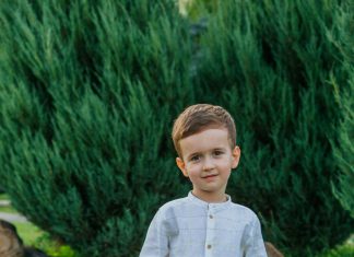 Primijetila sam da mi je sin drugačiji pored mog muža – razlog me je slomio