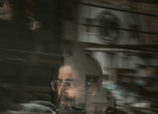 Pustila sam nepoznatog mladića u kuću na praznik – a onda se probudila usred noći