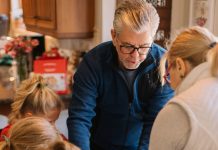 Izbacila sam baku i djeda sa svadbe — njihov posljednji poklon me slomio