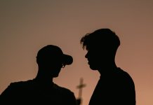 Ostao sam staratelj mlađeg brata sa 18 godina, a onda sam čuo istinu