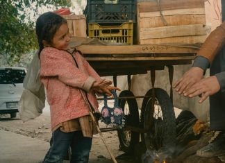 Djevojčica je ušla u luksuzni restoran — ono što je rekla promijenilo mu je život