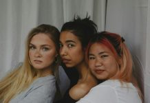 Povela sam mamu na maturu – a reakcija moje sestre šokirala je sve