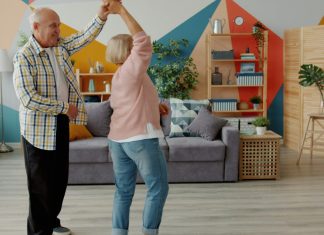 Njegova majka je bila za našim stolom — ali to nije bio najveći šok