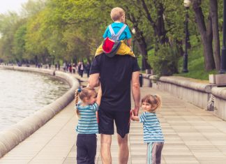 Nepoznati Čovjek Se Pojavio Nakon Što Sam Pomogao Starijoj Ženi