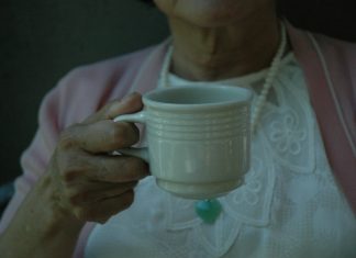 Skinula je bakinu burmu na samrti – nije očekivala ovo