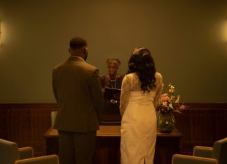 Moj tata nas je pozvao na vjenčanje sa ženom s kojom je varao našu majku — ali moj 12-godišnji brat imao je plan