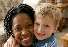 Moj sin je rekao da se dadilja zaključava u mojoj sobi — istina koju sam otkrila me iznenadila