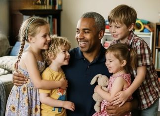 Usvojio je četvero djece — godinu kasnije otkrio istinu koja je promijenila sve