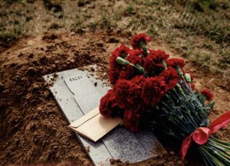 Kupila sam grob pored muža — ali ono što sam tamo otkrila promijenilo je sve