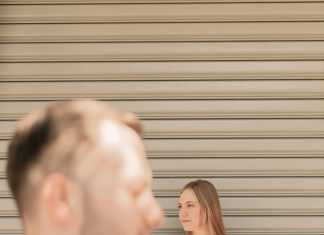 Moj muž je doveo ljubavnicu u našu vilu — a onda sam mu pokazala vlasnički list