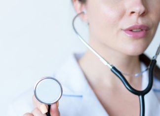 Radila sam četiri posla da spasem brak — a onda sam čula istinu iza zatvorenih vrata.