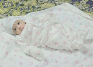 Isplela sam dekicu od maminih džempera za svog malog brata — maćeha ju je bacila u smeće, ali baka joj je održala lekciju.