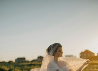 Mislili su da sam “siromašna mlada” — nisu znali istinu