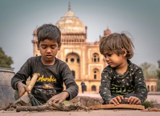 Sin je natjerao oca da zaustavi auto – ono što su pronašli promijenilo je sve