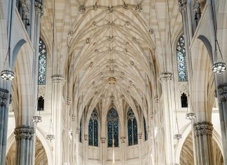 Crkvena “čuvarica morala” ostala bez riječi pred cijelim hramom