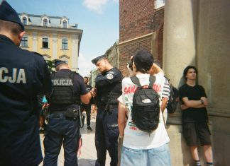 Na porodičnom okupljanju moj otac je povrijedio moju trogodišnju kćerku — ali ono što je moja majka rekla nikada neću zaboraviti.