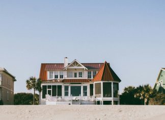 Kupila sam kuću iz snova na plaži — ali moja maćeha je mislila da može da je preuzme