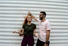 Moj muž je počeo da se ponaša kao druga osoba — a kada sam otkrila zašto, odmah sam pozvala policiju