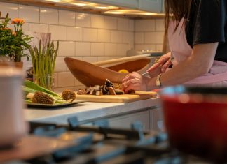 Moj muž me je udario — ali nije očekivao ko će ga čekati za stolom sljedećeg jutra