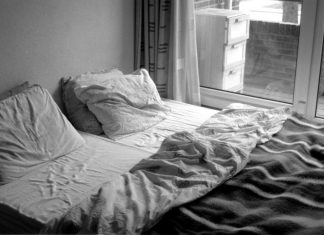 Natjerao je moju majku da spava u hodniku – ali nisam ostala nijema