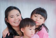 Dječak je na groblju pokazao na grob mojih blizankinja i rekao da ih poznaje iz škole