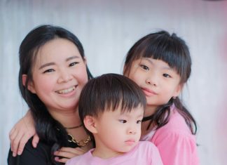 Dječak je na groblju pokazao na grob mojih blizankinja i rekao da ih poznaje iz škole