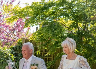 Moj otac se oženio sestrinom moje majke samo nekoliko mjeseci nakon njene sahrane — ali na vjenčanju sam saznala istinu