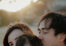 Policija me nazvala da je moja kćerka u stanici — ono što mi je šapnula me šokiralo