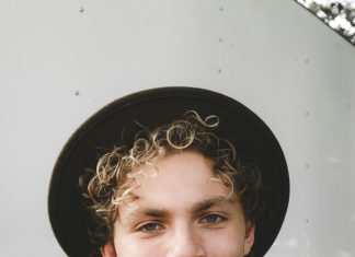 Kada sam u sobi svog sina pronašla veliku torbu novca, pomislila sam na najgore — ali istina me potpuno slomila