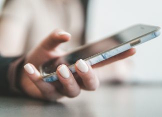 Moj djed je godinama skrivao jedan broj — a kada sam ga nazvala, sve se promijenilo