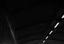 Dvije djevojčice su me zaustavile na ulici — a narukvica na njenom zglobu promijenila je sve