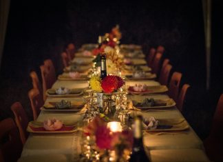 Bogata gala večera pretvorila se u šok kada je dječak otkrio tajnu