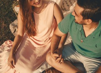 Dečko me ostavio u hotelu koji sam ja platila — ali karma ga je stigla mnogo skuplje nego što je očekivao.